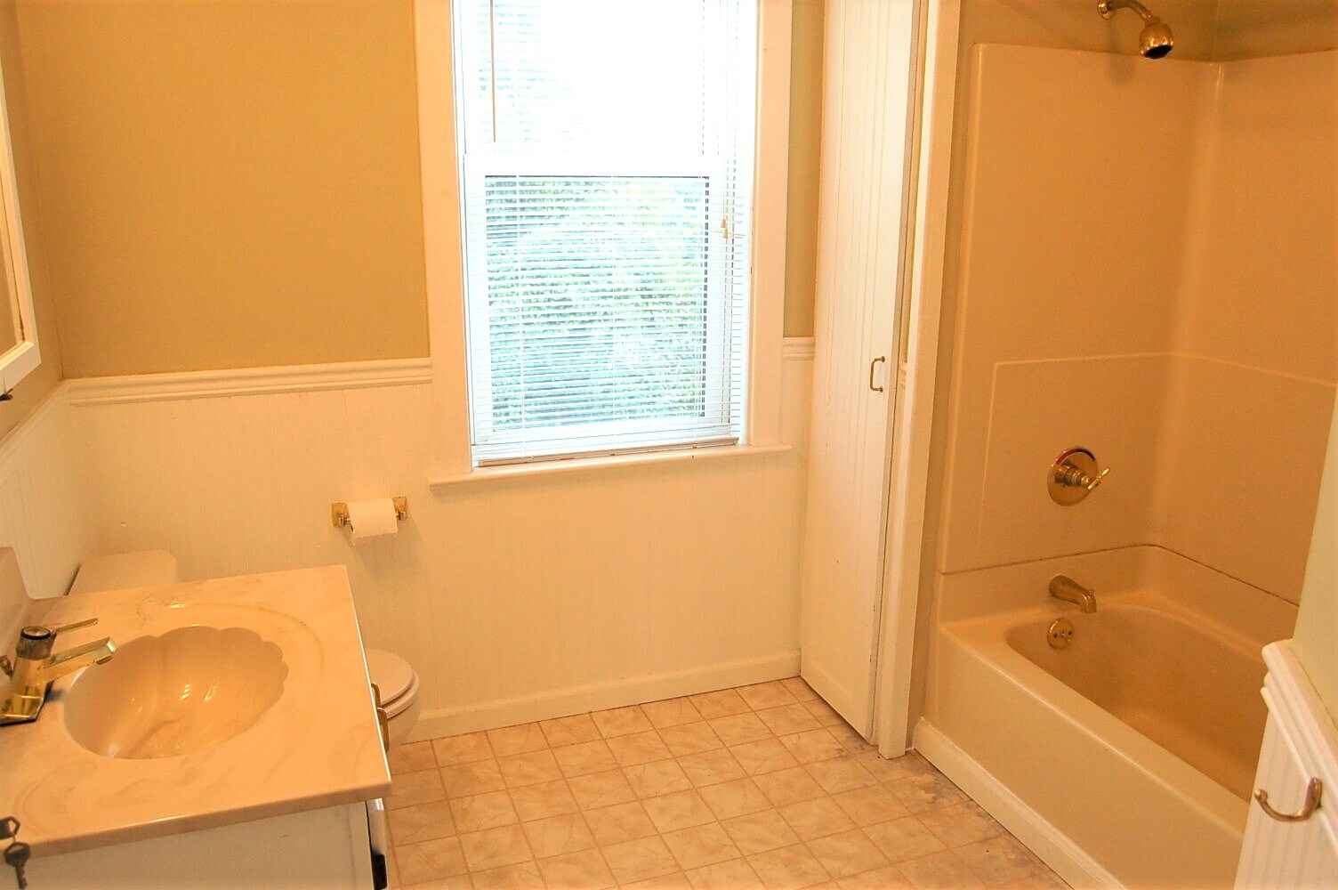 Building Photo - 1527 Orangewood Ave