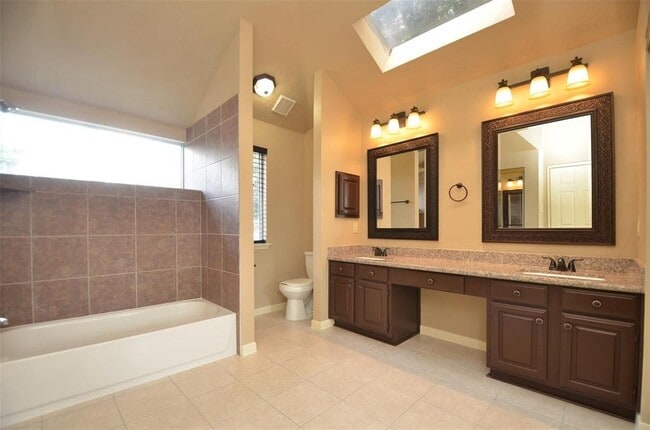 Building Photo - 1306 Plum Park Dr