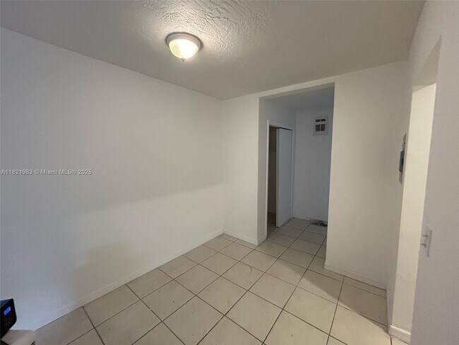 Building Photo - 1590 NE 125th Terrace