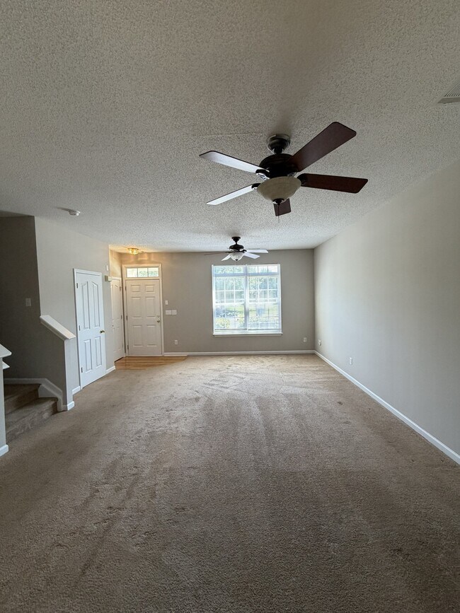 Building Photo - 113 Cirrus Ct