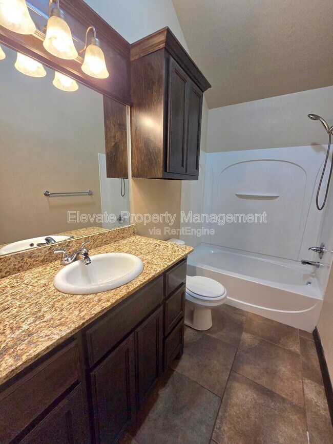 Building Photo - 2301 Starwood Wy