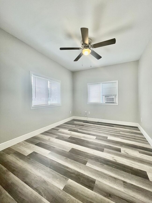 Building Photo - 2 Bedroom - New & Improved - Centrally Loc...