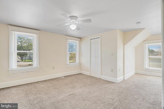 Building Photo - 414 N Broadview Blvd