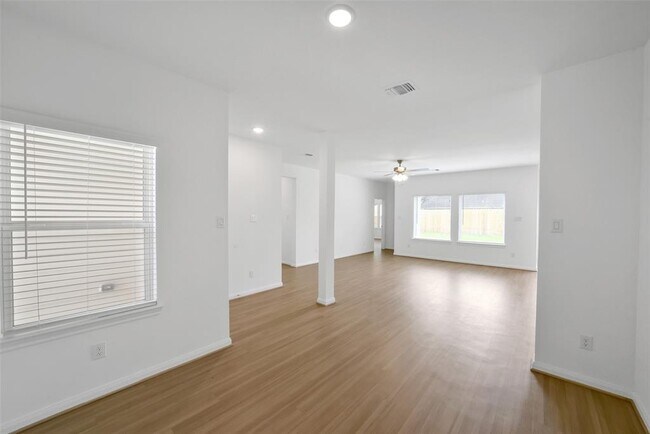 Building Photo - 13311 Campos Dr