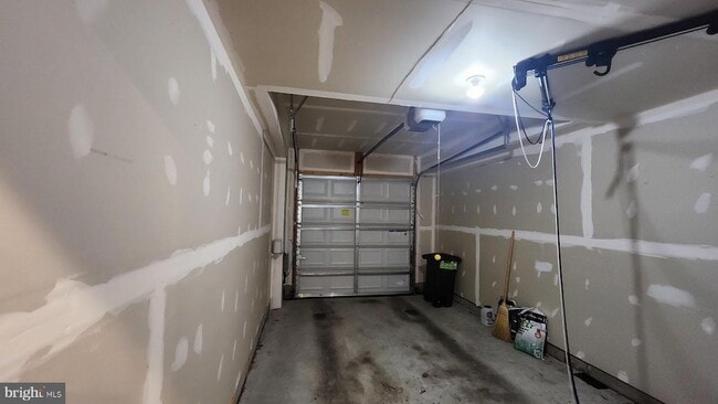 Building Photo - 10145 Dorsey Ln