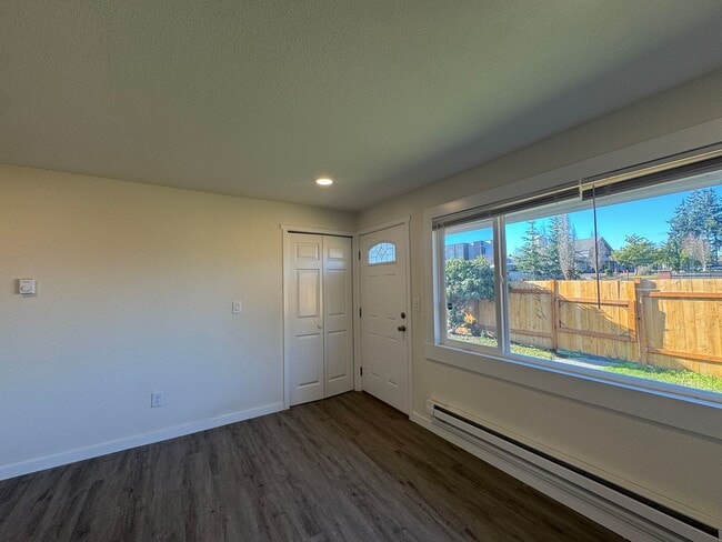 Building Photo - Central Tacoma 3-bedroom Rambler!