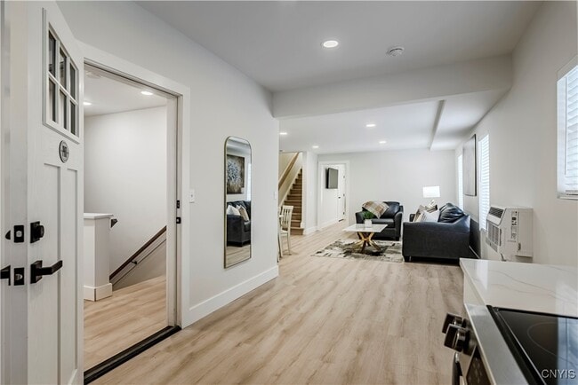 Building Photo - 1104 Main St