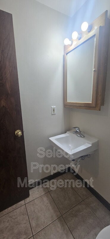 Building Photo - 7704 Kern Valley Dr