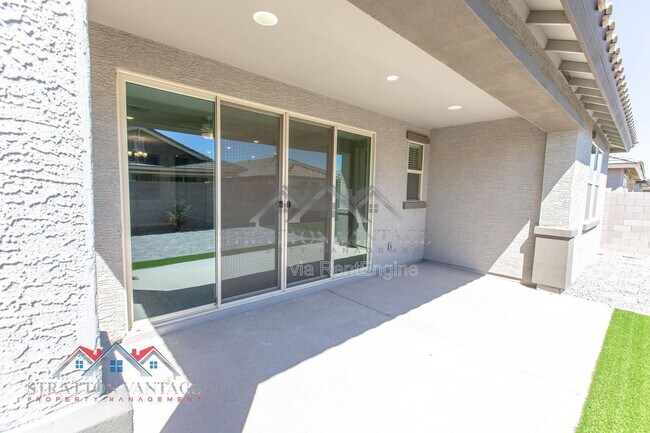 Building Photo - 15243 W Latham St