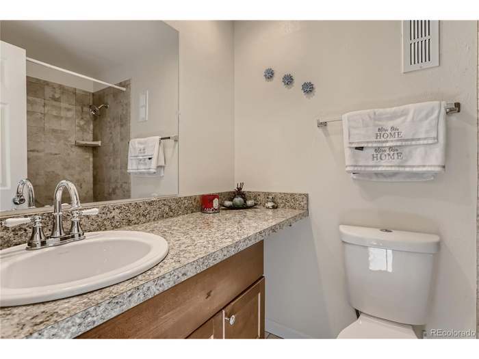 Building Photo - 15065 E Louisiana Dr