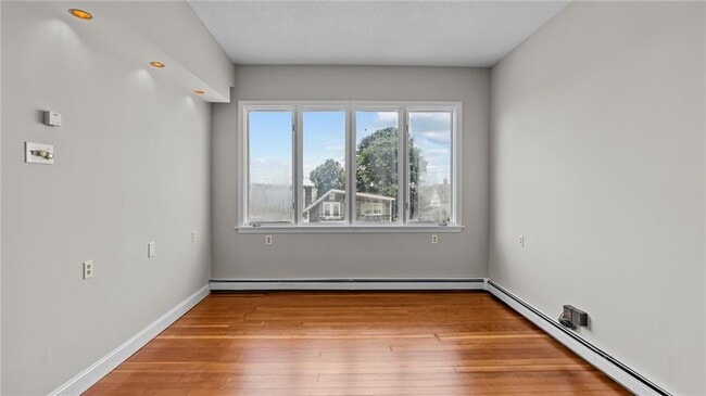 Building Photo - 54 Hillside Ave