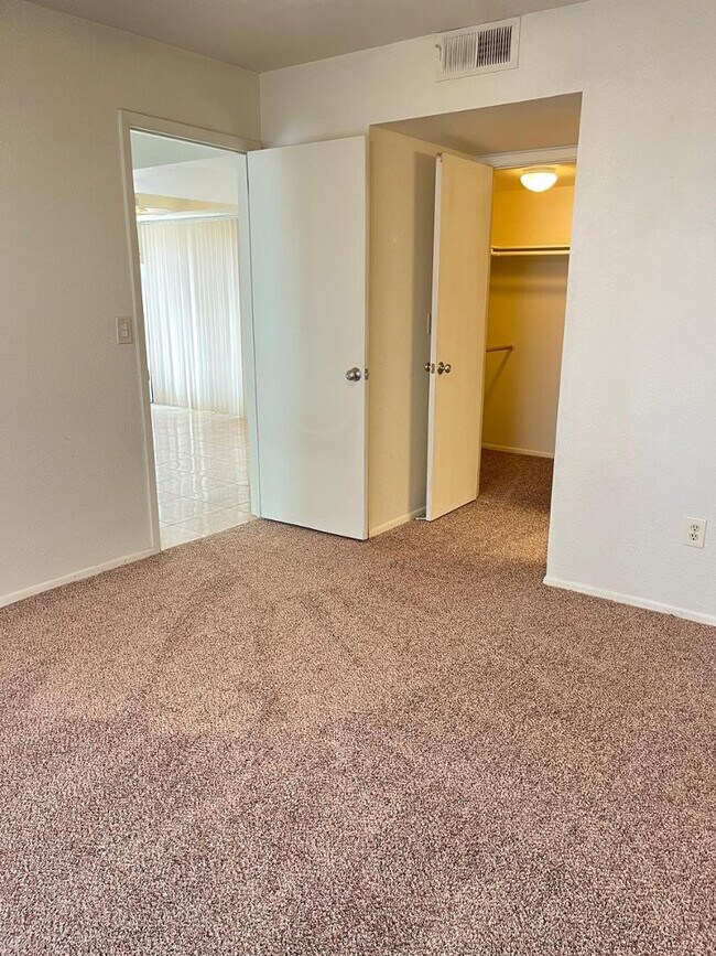 Building Photo - 3119 W Cochise Dr