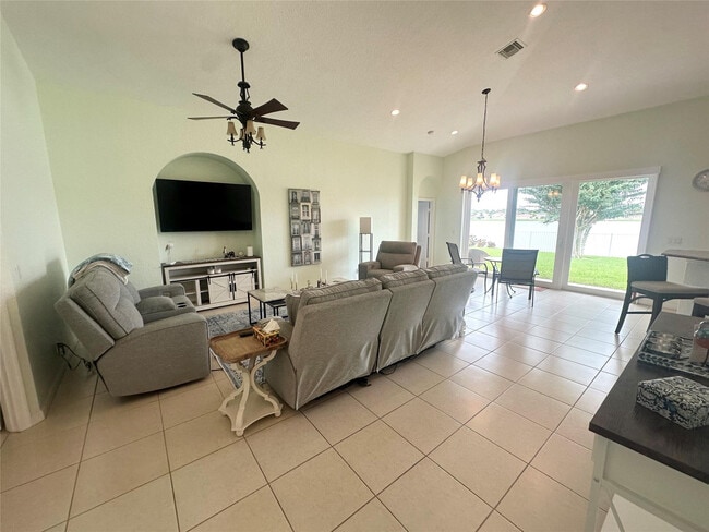 Building Photo - 6028 Santa Margarito Dr