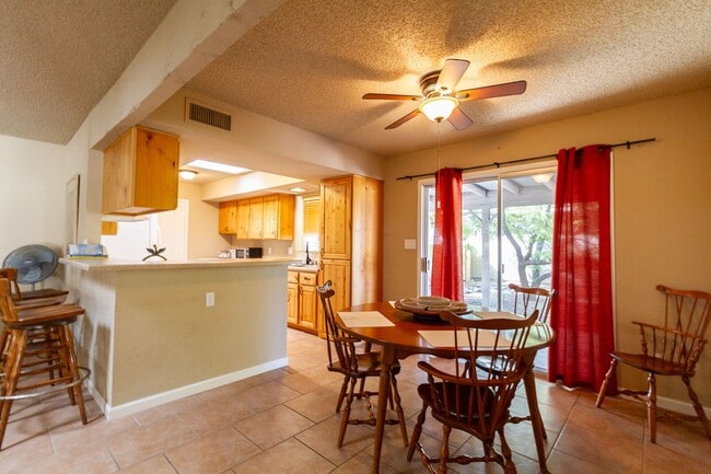 Building Photo - ****COMING SOON****  Nice 2-bedroom 2 bath home in Sun Lakes 55 + community!