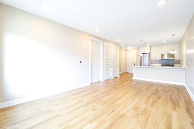 Building Photo - 1/Bedroom at Edgewater's top waterfront lo...