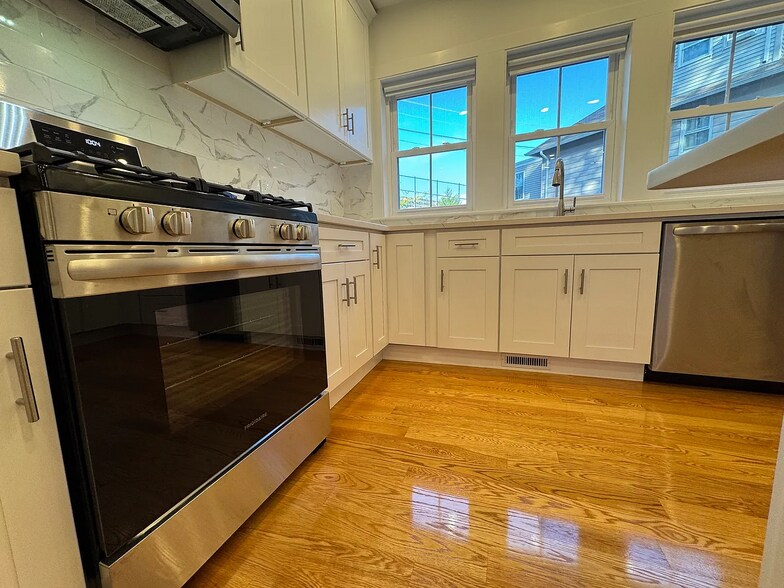 Building Photo - 86 Orchard St