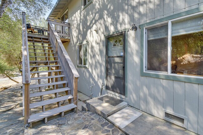 Building Photo - 12909 Mueller Dr