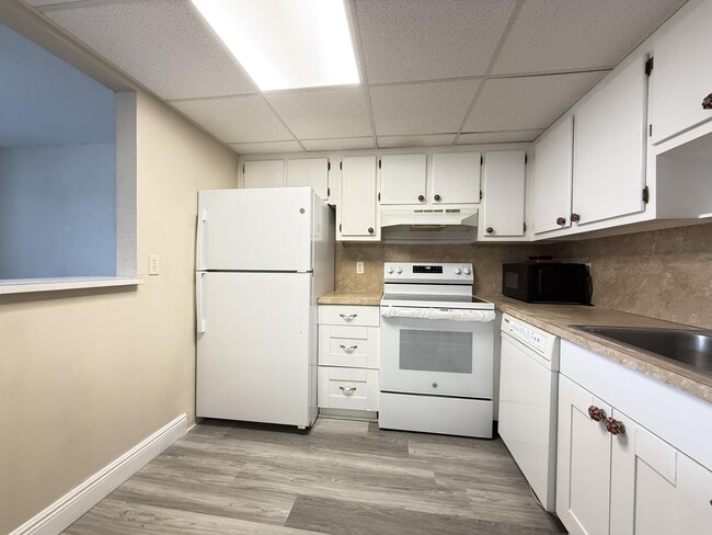 Building Photo - 323 Tuscany F