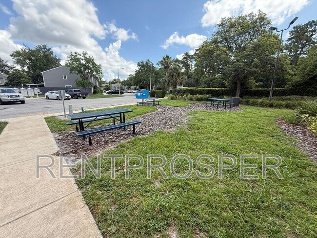 Building Photo - 4435 Brook Hollow Cir