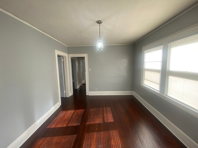 Building Photo - 133 Willowdale Ave