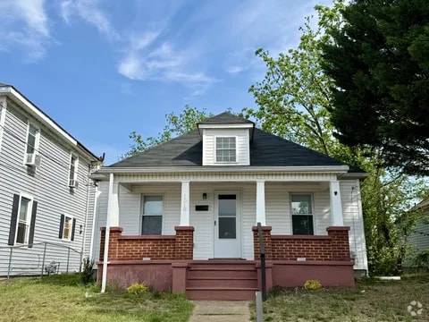Building Photo - 1518 Tazewell Ave SE