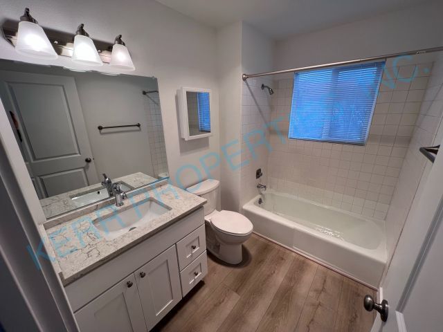 Building Photo - Charming 2-Bedroom Rental in Prime Oregon City Location!