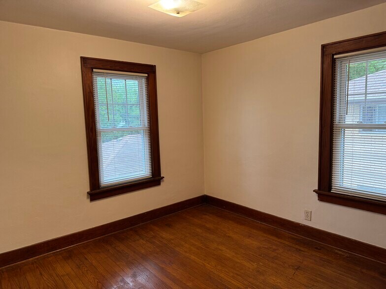 Building Photo - 1257 Elm Lawn St