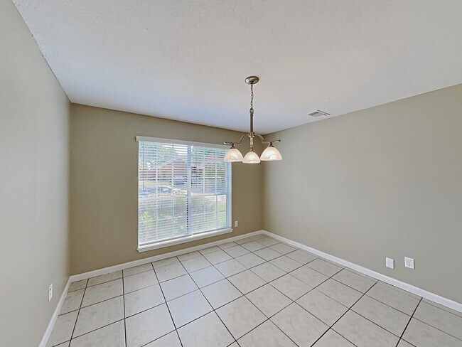 Building Photo - 8618 Fairfax Ave