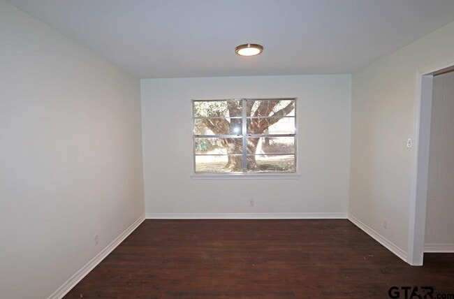 Building Photo - 806 Neches Dr