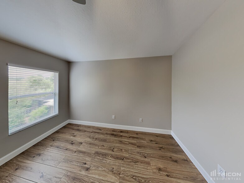 Building Photo - 10031 Landport Way