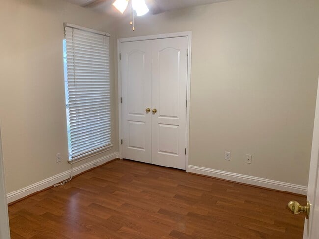 Building Photo - 3821 Brockhampton - 4/Bed 2/Bath - $2295/m...