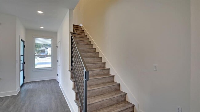 Building Photo - 2009 Iroquois Ln