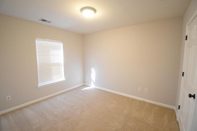 Building Photo - 6827 Braddock Ln