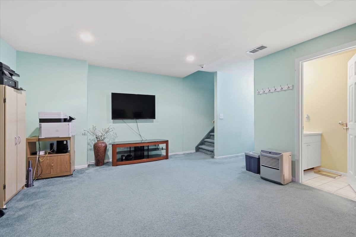 Building Photo - 203 Tallwood Ln