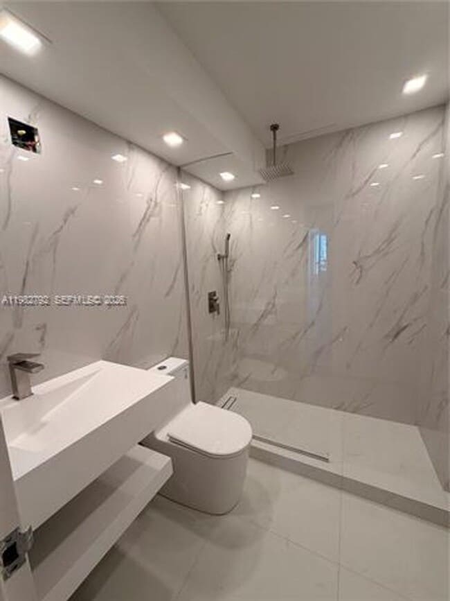 Building Photo - 1500 Bay Rd