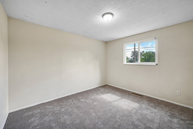 Building Photo - $1,995.00, 3 bed, 2 bath located in Fountain