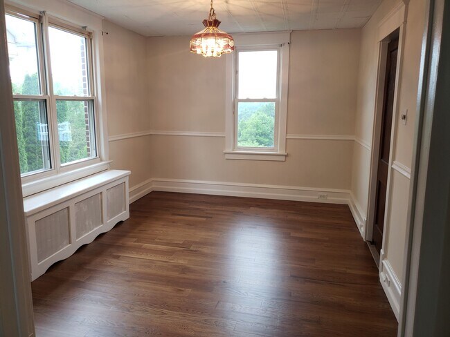 Building Photo - 2120 Mahantongo St