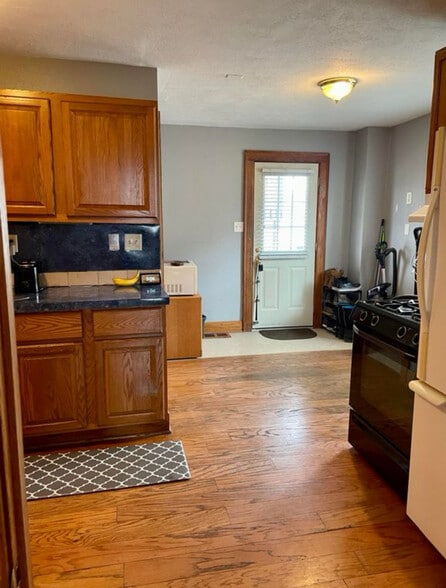 Building Photo - 345 S River Ave