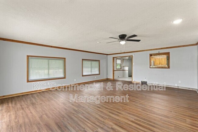 Building Photo - 7809 NE San Rafael Dr