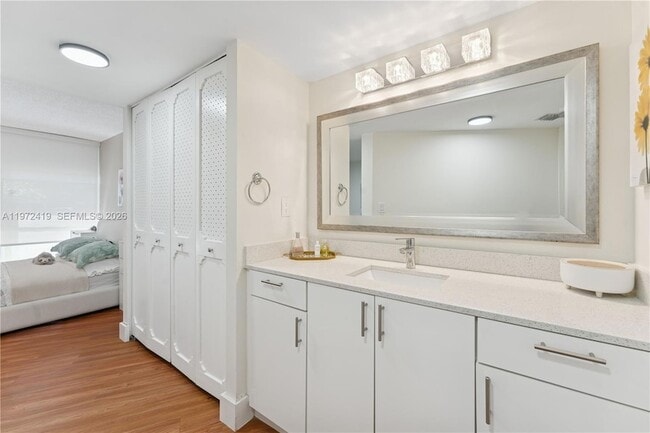 Building Photo - 3101 N Country Club Dr