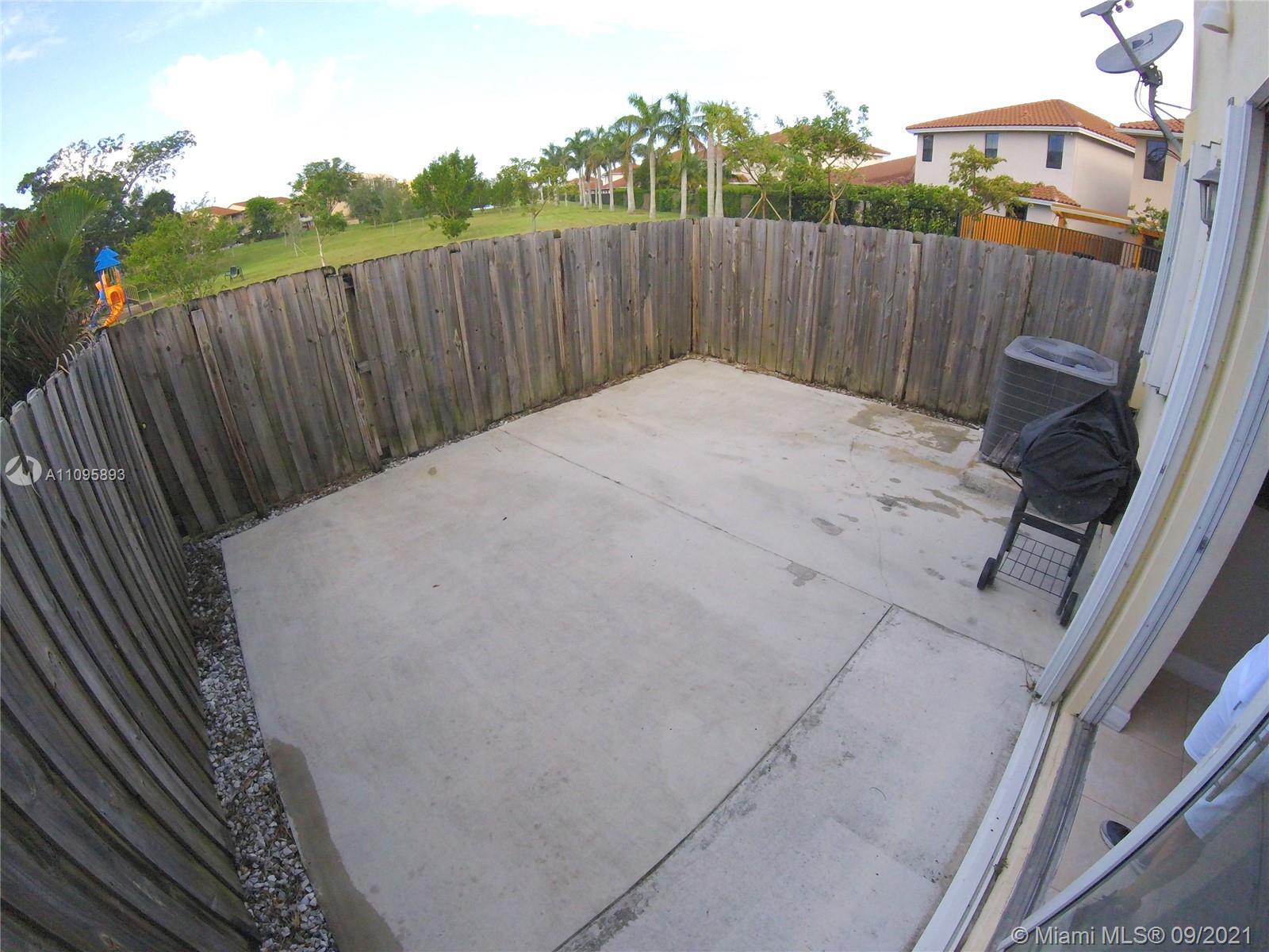 Building Photo - 990 NW 99th Ct