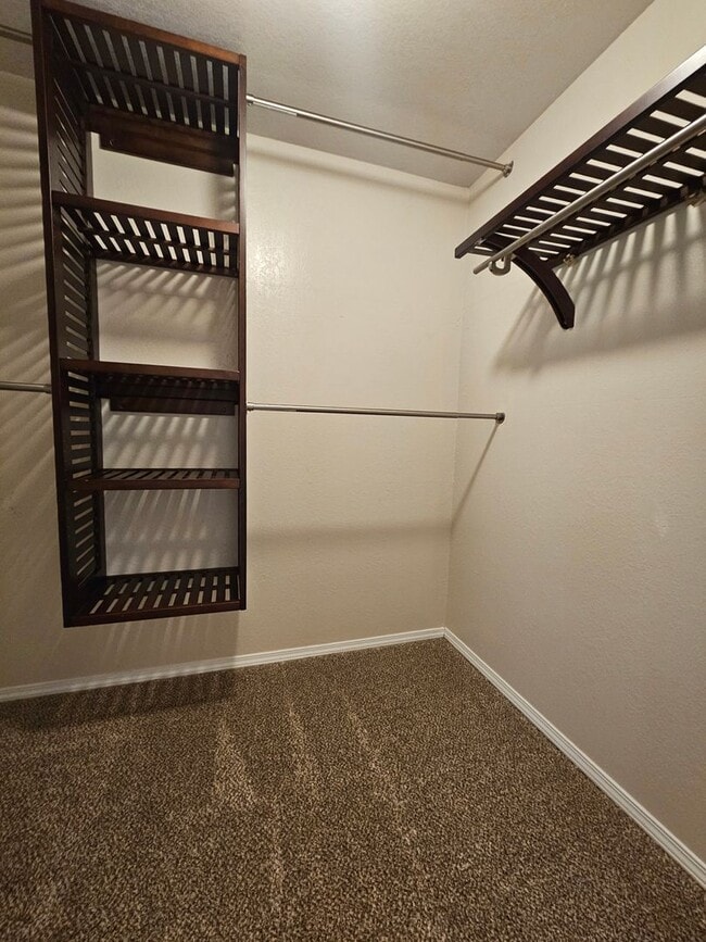 Building Photo - (3) Bed/(2) Bath in SE Norman! Pets Negotiable!