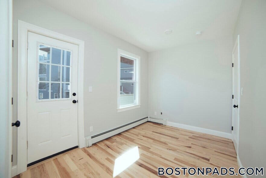 Building Photo - 10 Duffley Ct