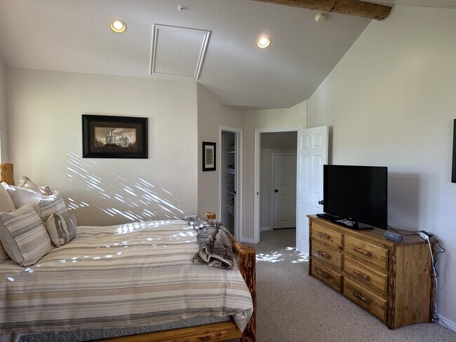Building Photo - 3562 N Fox Run Dr