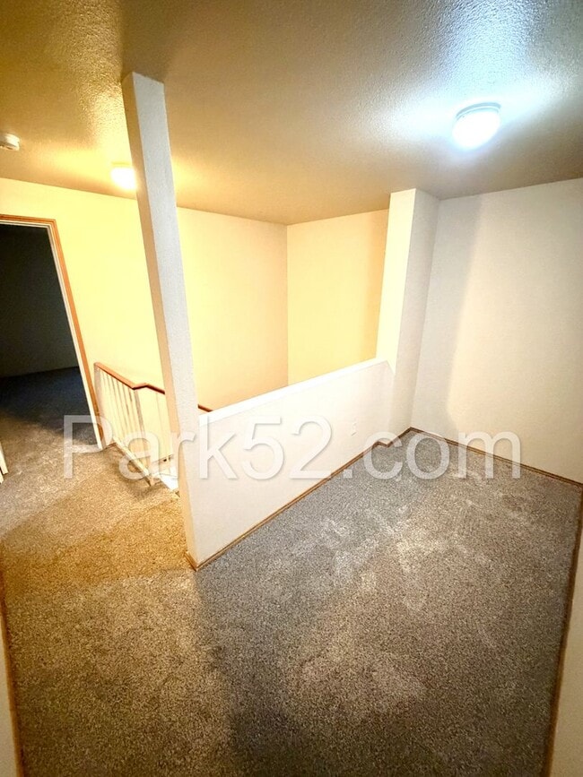 Building Photo - 2 Bedroom Townhome in Gig Harbor - New Flooring!