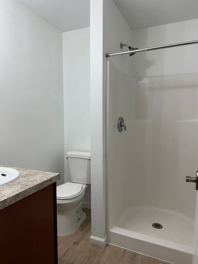 Building Photo - Updated House on 1/2 an Acre Near Spongs Landing Park! Pet Friendly!