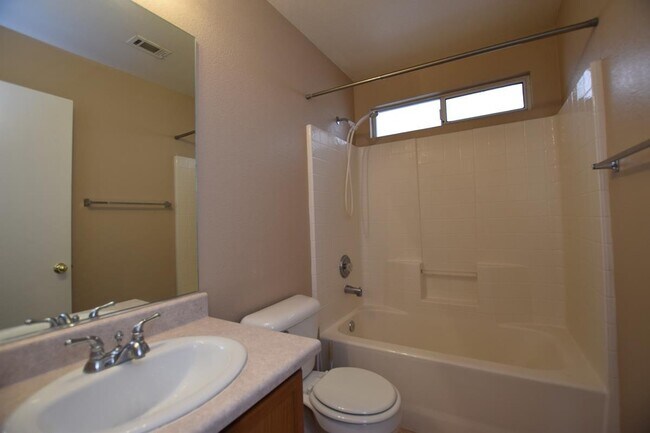 Building Photo - 1024 Clover Tip Ct
