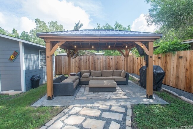 Building Photo - 611 Brunswick Blvd