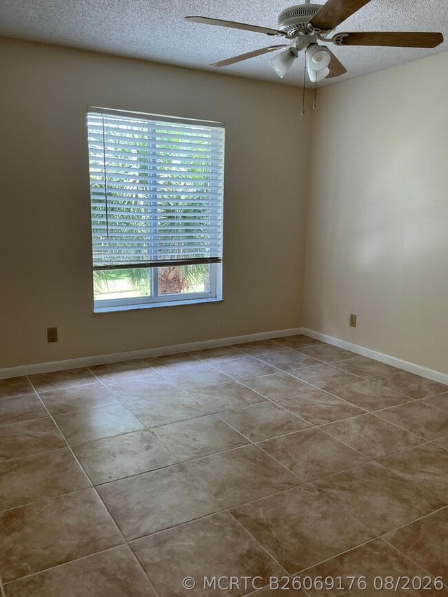 Building Photo - 2506 SE Anchorage Cove