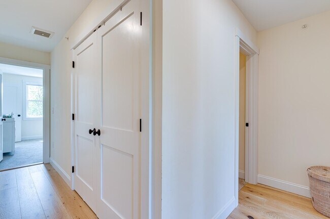 Building Photo - 30 Cate St